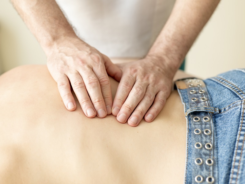 масаж спини