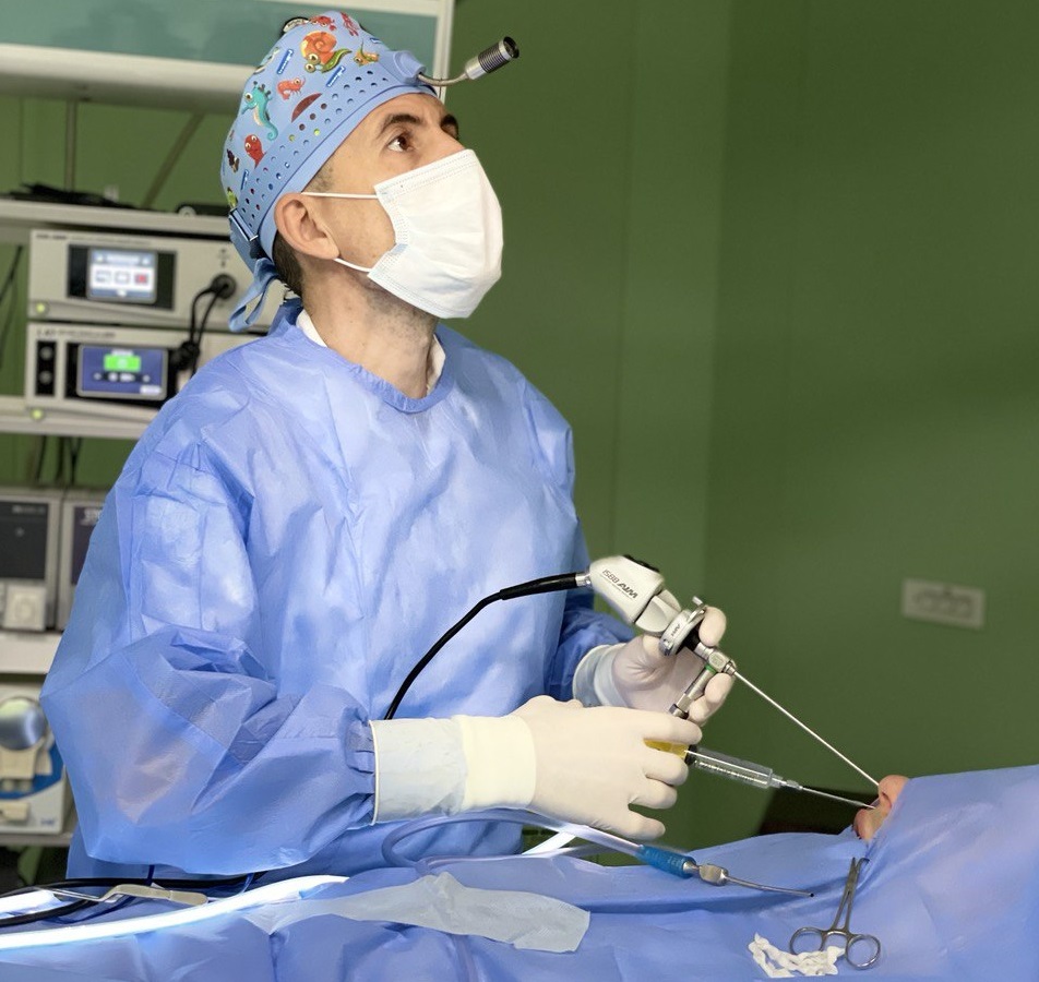 Хірург-отоларинголог дітям