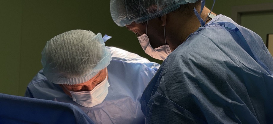 пластичні хірурги