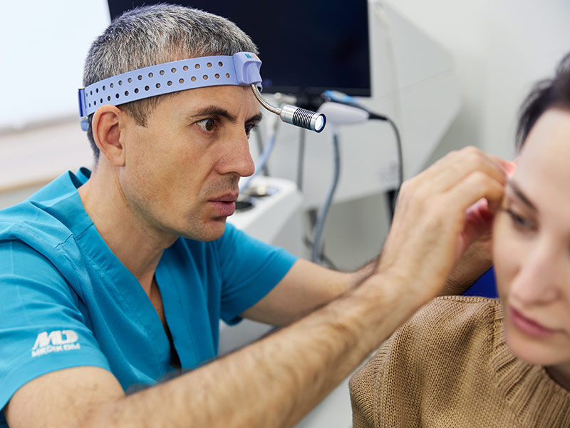 перевірка слуху