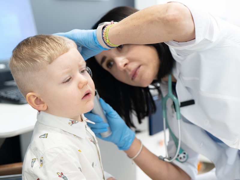 Спостереження дітей лікарями