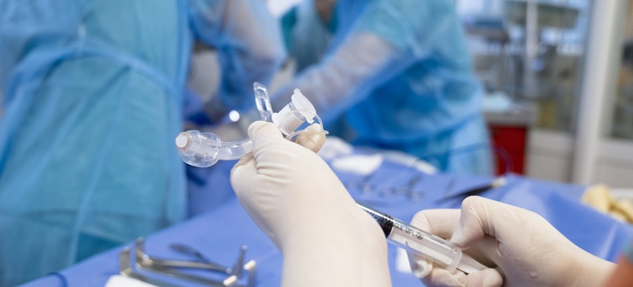 Встановлення трахеостоми після ларингектомії трахеостома