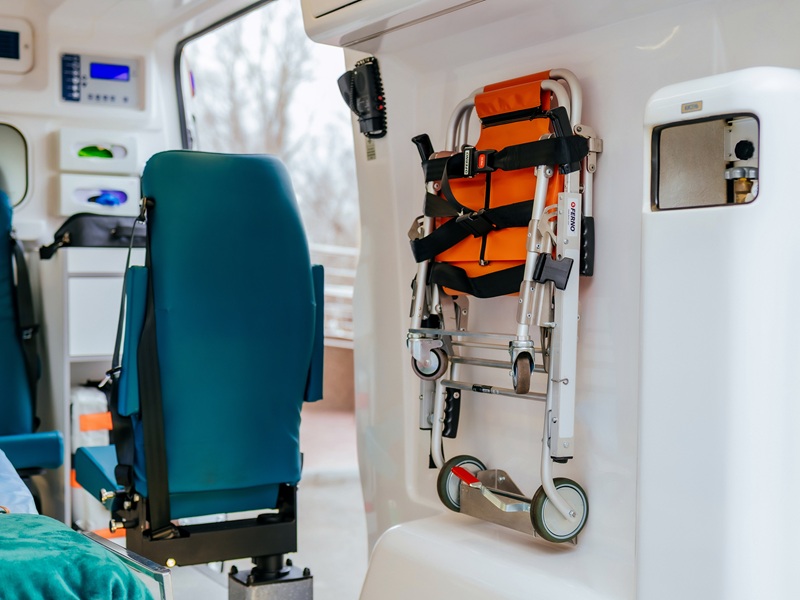 оснащення реанімобіля невідкладної допомоги ноші