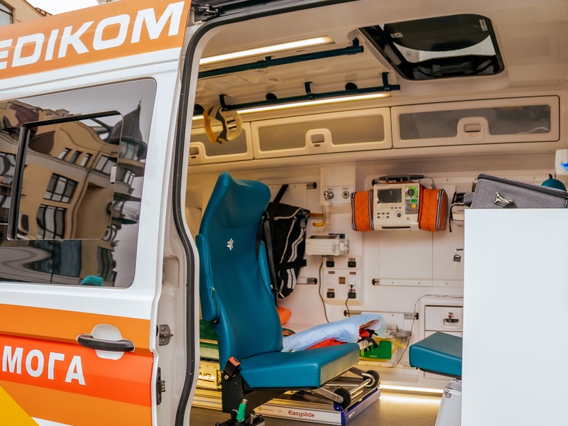 автомобіль невідкладної допомоги в Києві транспортування пацієнтів